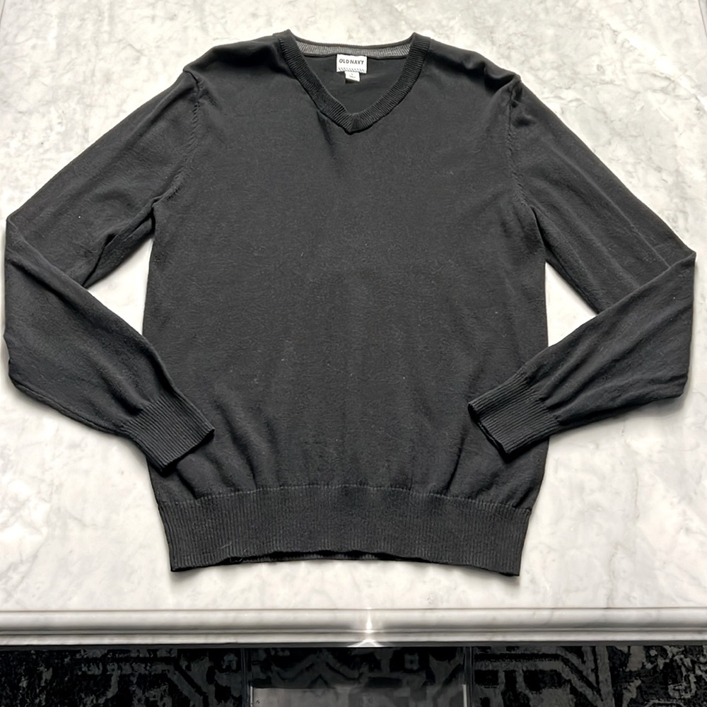 Old Navy Men’s V Neck Sweater. Black. Small. Lightweight knit. NWOT